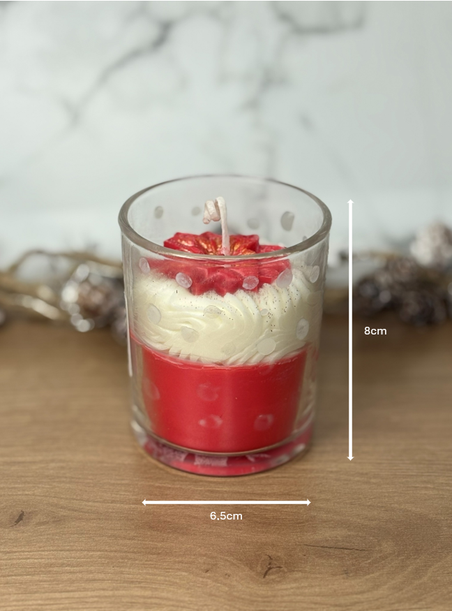 Handgemachte Behälterkerze "Weihnachtsstern" mit Duft "Christmas Spirit", rote Weihnachtsdeko im Glas mit Stern-Aufsatz.
